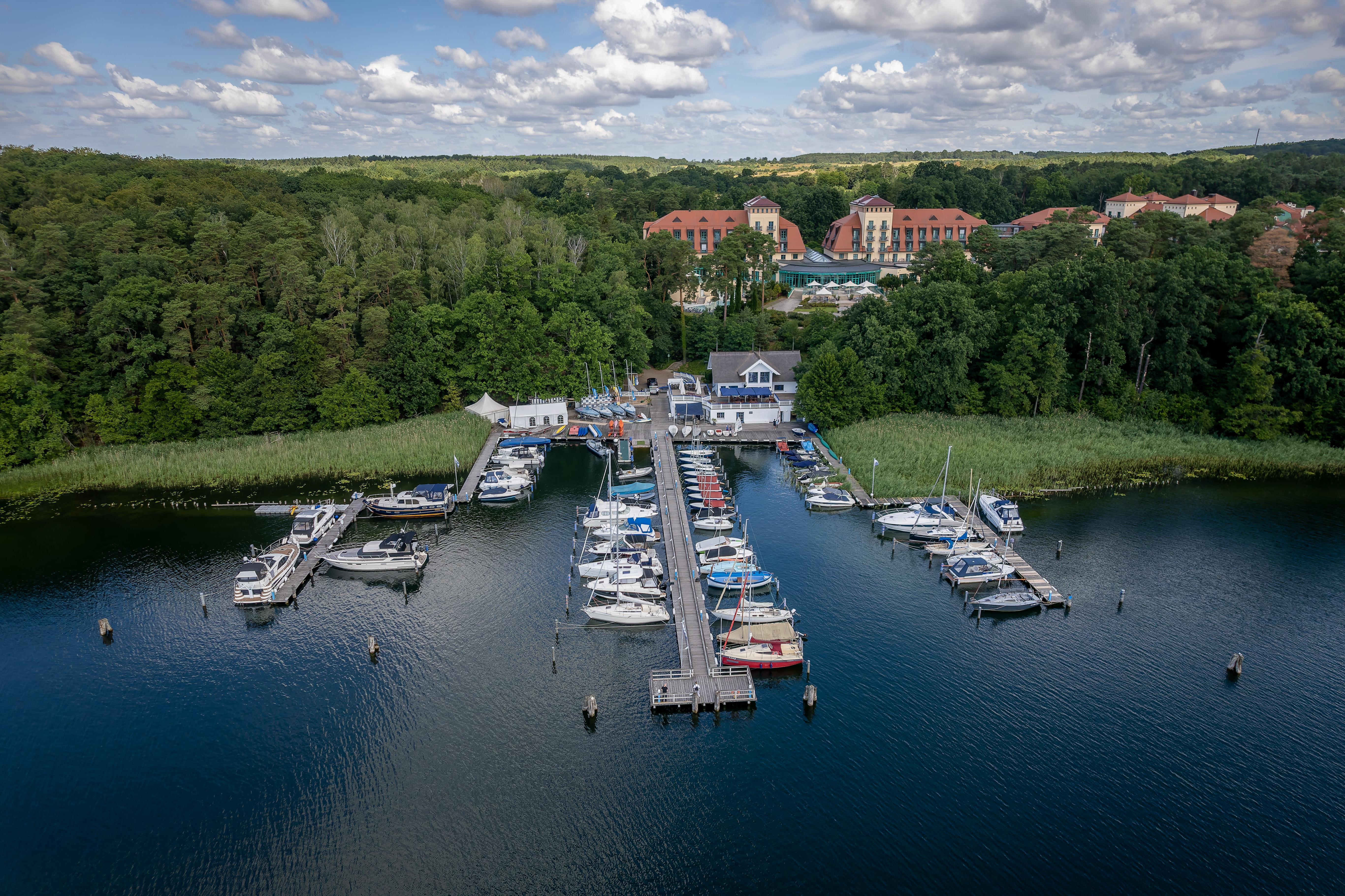 Precise Resort 바트 자로 외부 사진 Aerial view of the marina