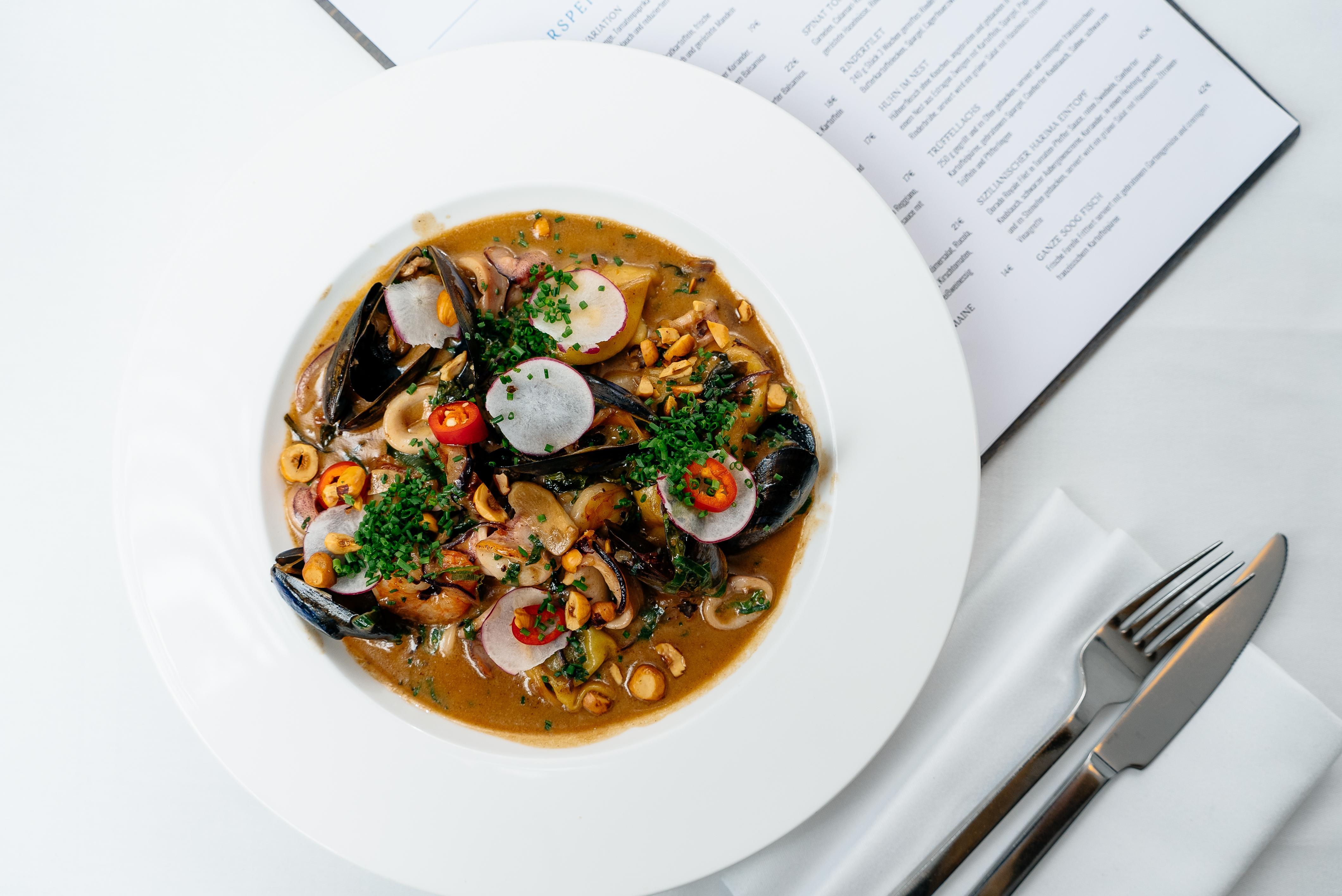 Precise Resort 바트 자로 외부 사진 A plate of seafood chowder